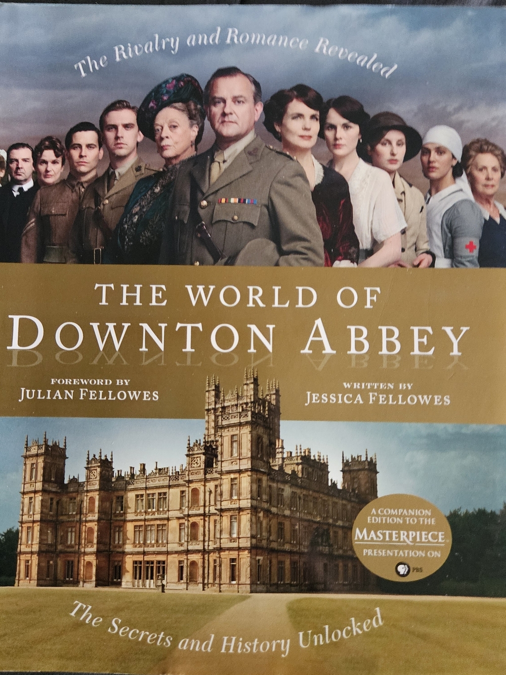 The World of Downton Abbey - Illustrated Companion Book (Gold/Brown Cover)